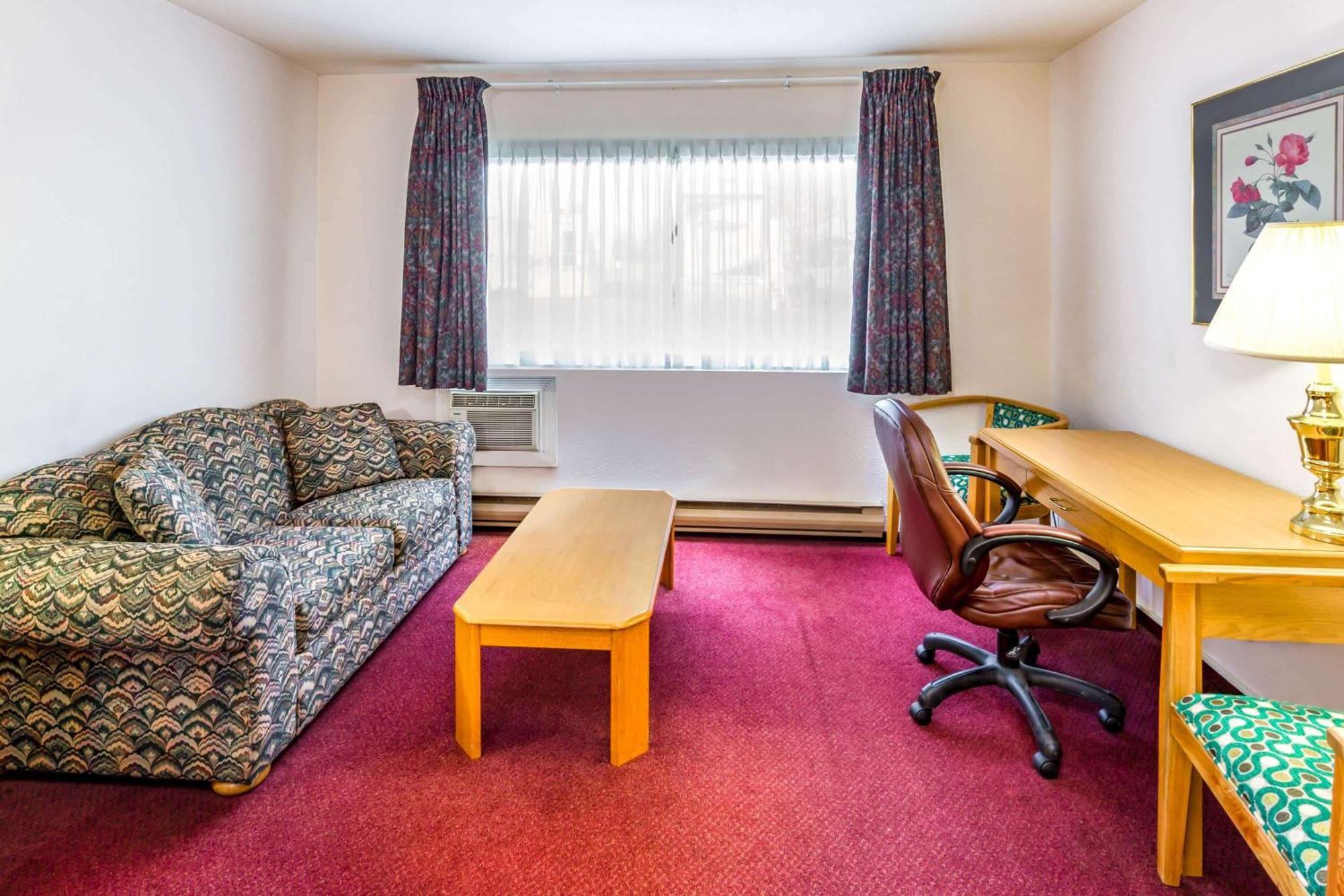 Howard Johnson By Wyndham Fort St. John Exteriör bild