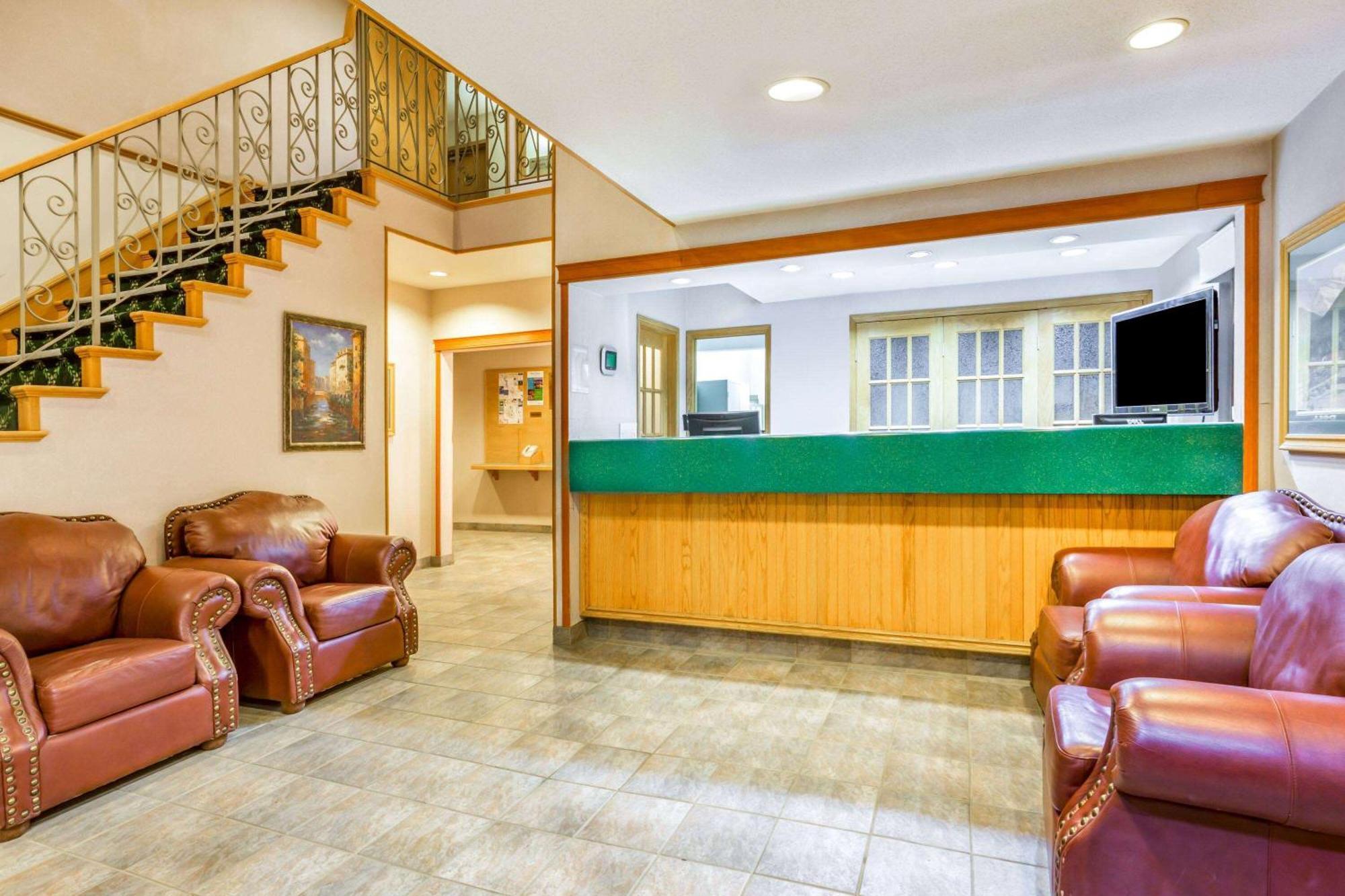 Howard Johnson By Wyndham Fort St. John Exteriör bild