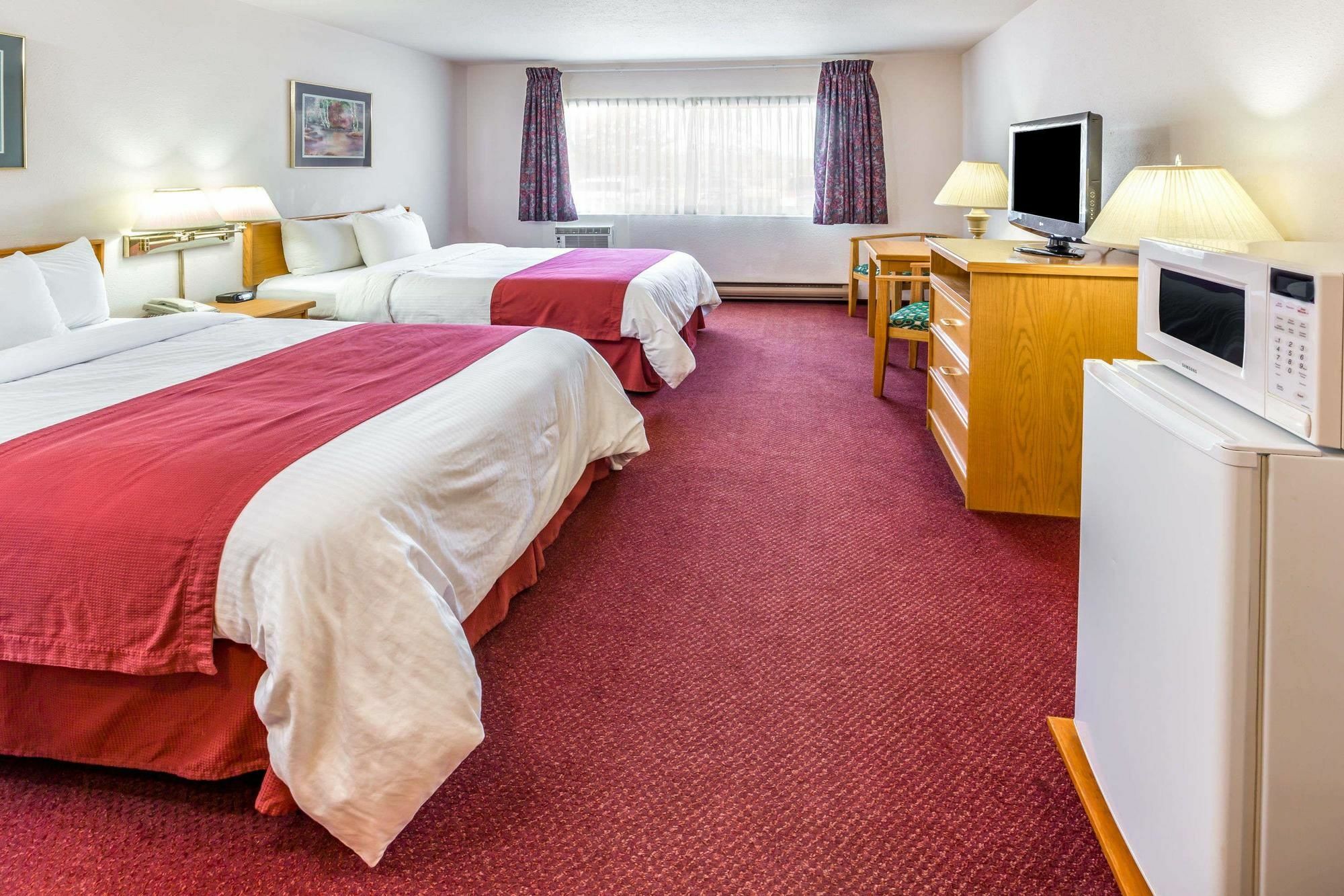Howard Johnson By Wyndham Fort St. John Exteriör bild