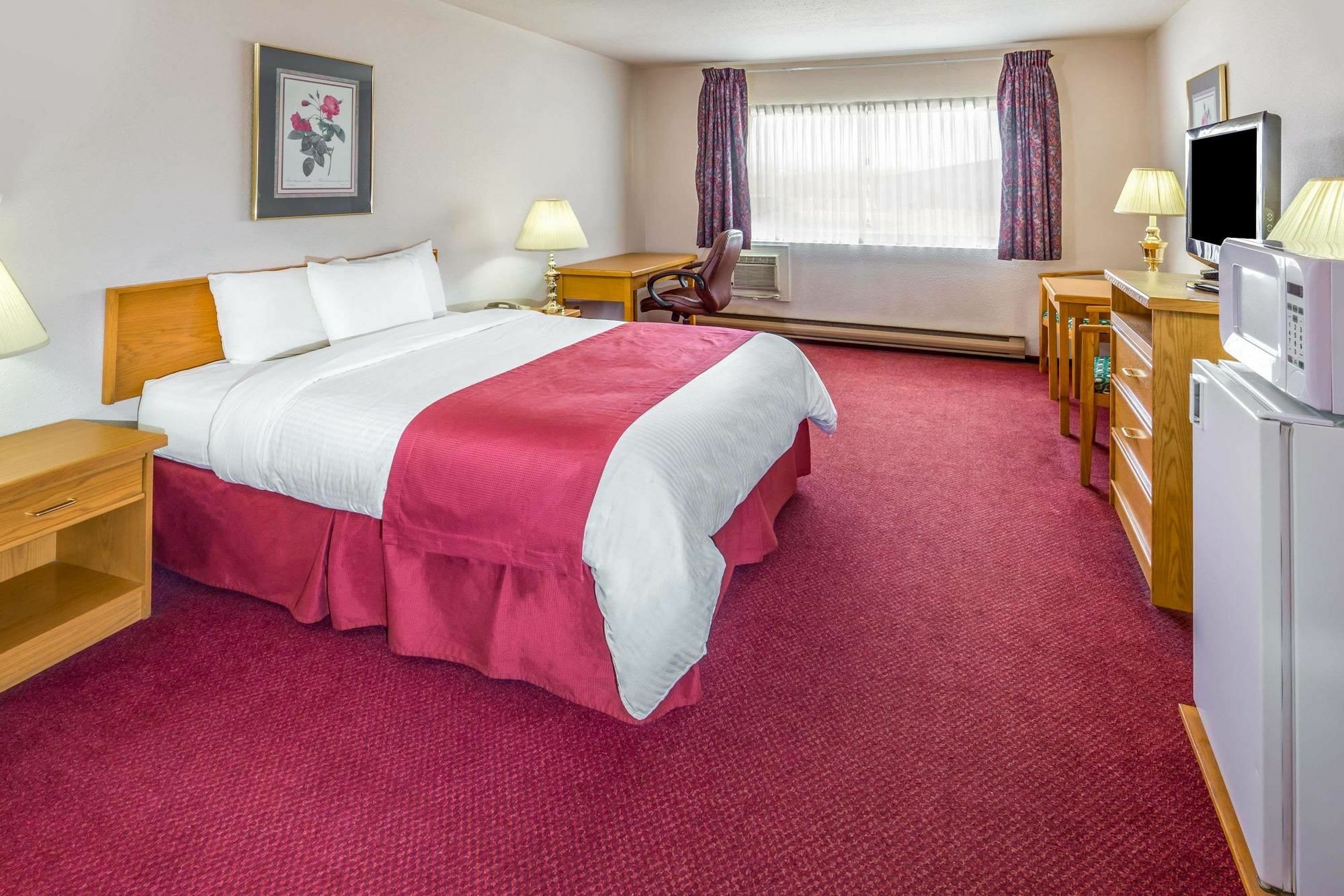 Howard Johnson By Wyndham Fort St. John Exteriör bild